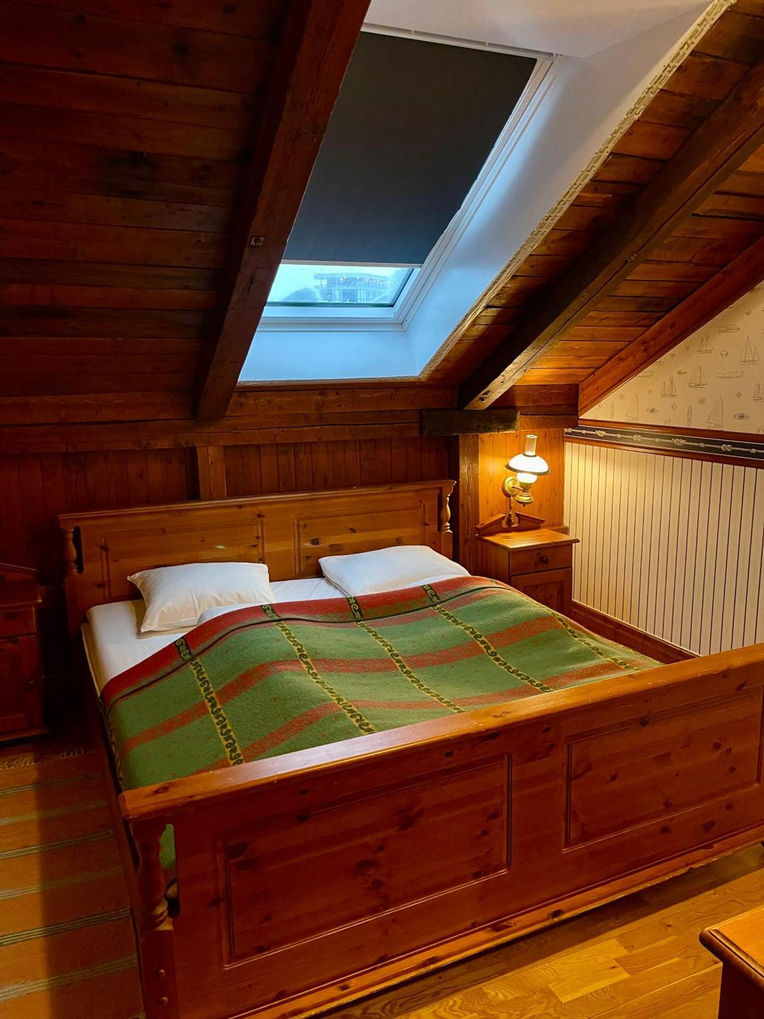 Anker Brygge Svolvær Exterior foto A bedroom in a hotel